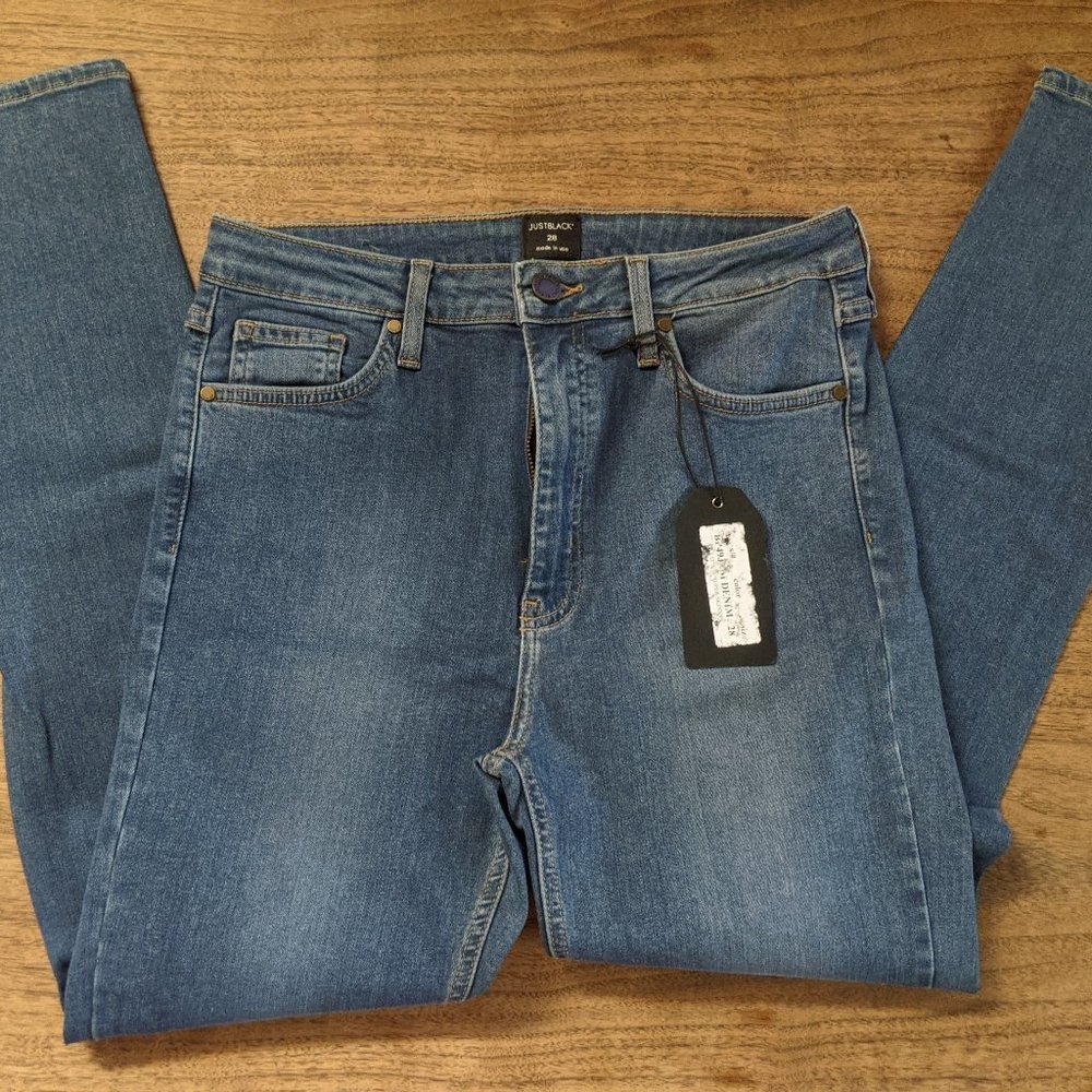 JustBlack Size 28 Jean BNWT